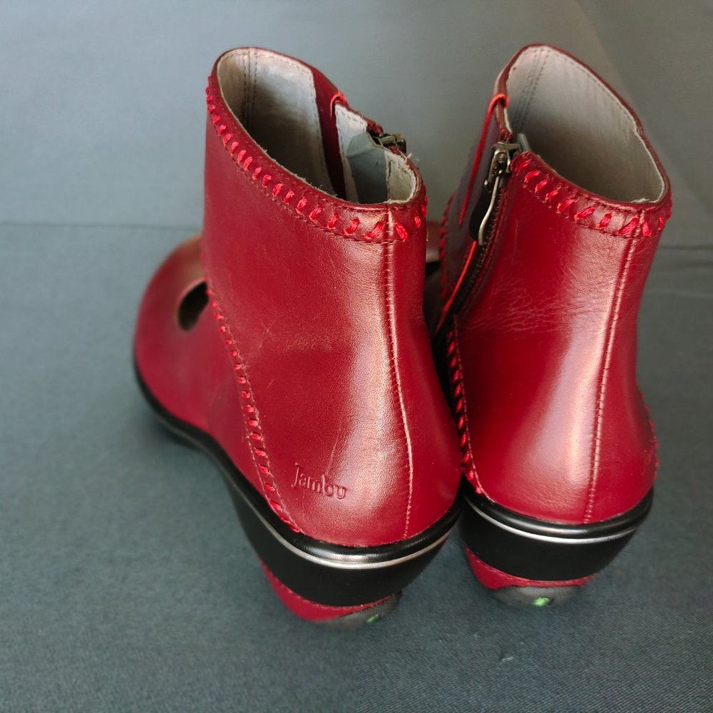 Last One! Jambu Women's 1" Heel Pump Shoe! Red Roxbury Leather Brand New, w/Bags